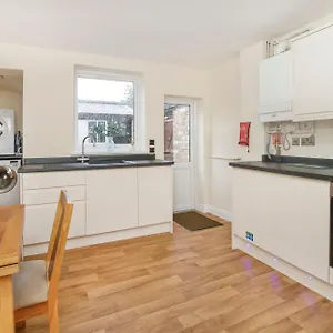https://modern-spacious-centrally-located-apartment.yorkshirehotels.net