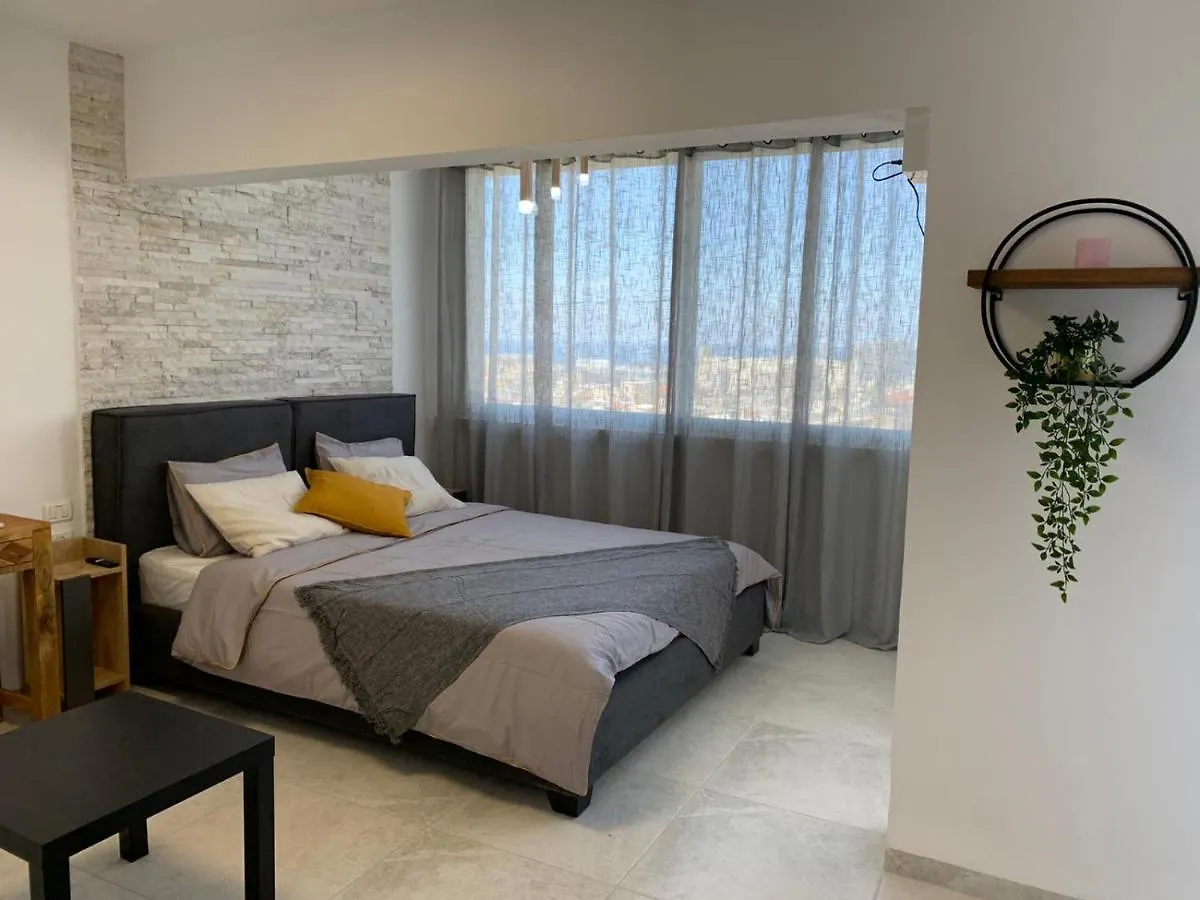 Maya New Guest House -Panoramic Sea&Citycentre View, Hayfa