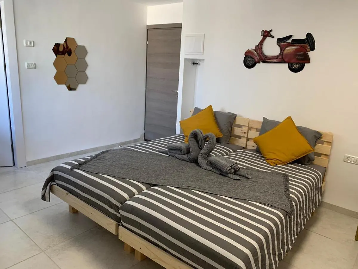 Maya New Guest House -Panoramic Sea&Citycentre View, Hayfa